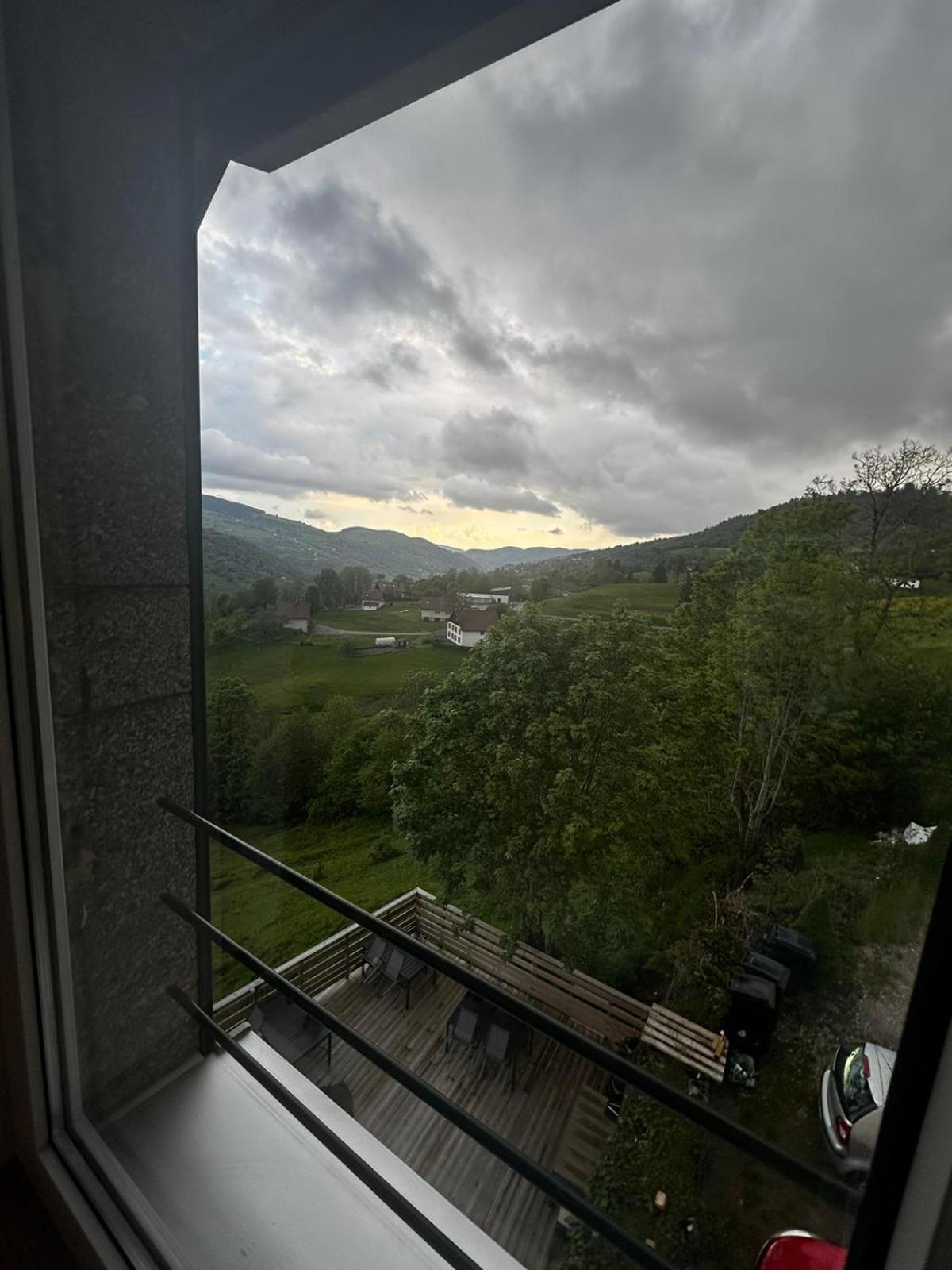 Les Chalets Bambi & Jacuzzi Privatif Ла-Бресс Номер фото