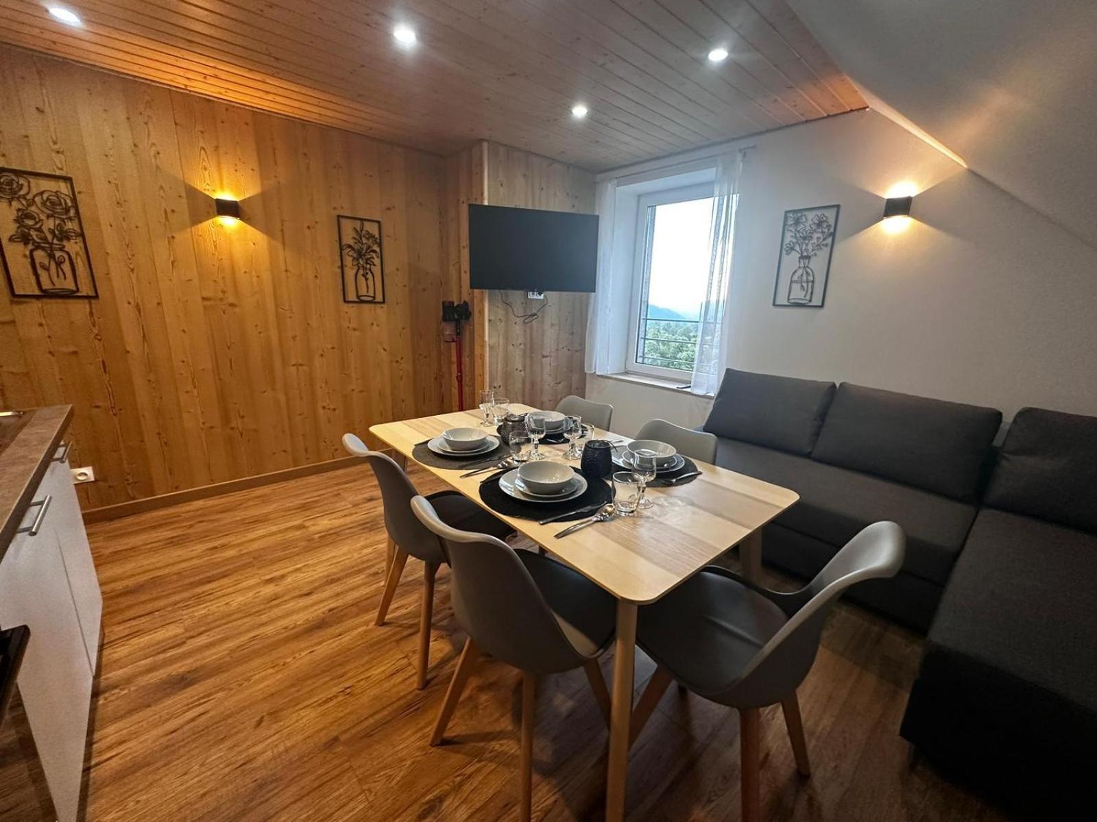 Les Chalets Bambi & Jacuzzi Privatif Ла-Бресс Номер фото