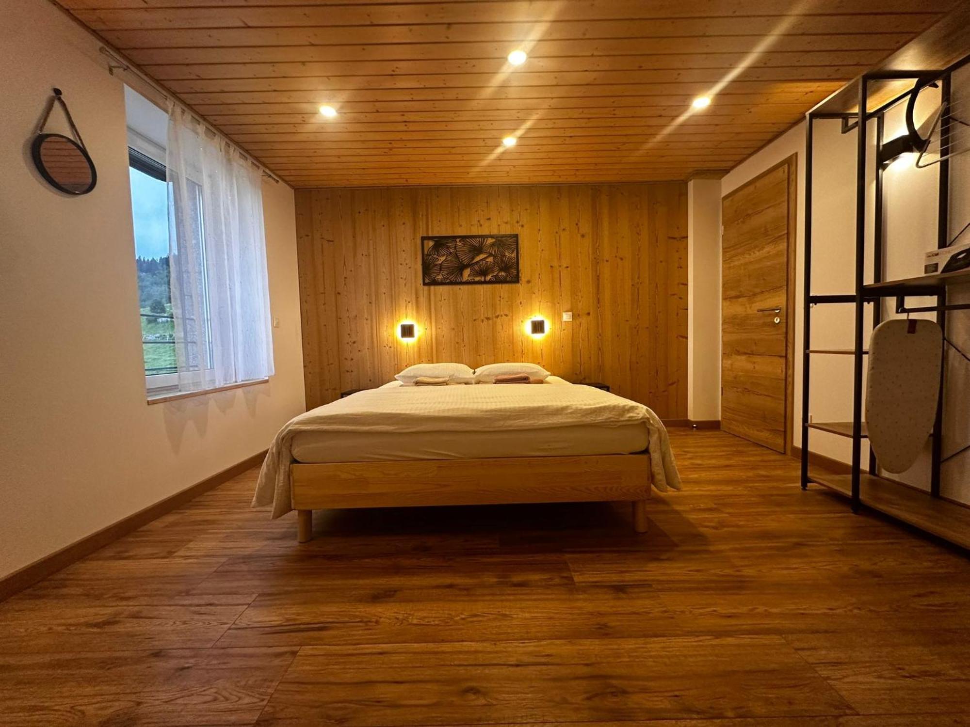Les Chalets Bambi & Jacuzzi Privatif Ла-Бресс Номер фото